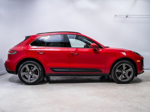 Certified 2025 Porsche Macan AWD/4WD image 8