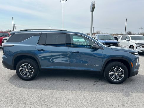 New 2026 Chevrolet Traverse LT w/ Driver Confidence Package FWD image 3