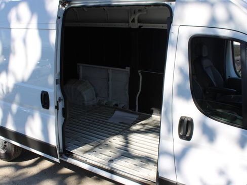 Used 2025 RAM ProMaster 2500 w/ Convenience Group FWD image 11