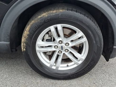 Used 2020 Ford Explorer XLT w/ Equipment Group 202A AWD/4WD image 8