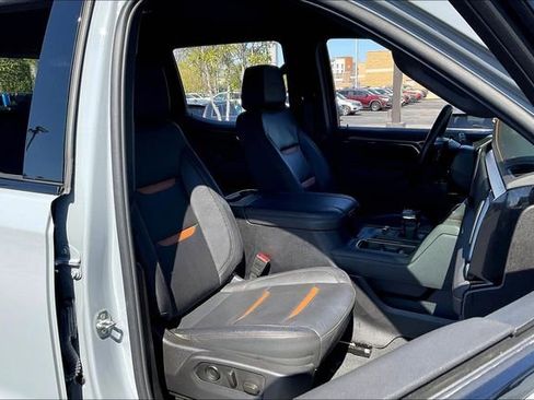 Used 2024 GMC Sierra 1500 AT4 w/ Technology Package image 7