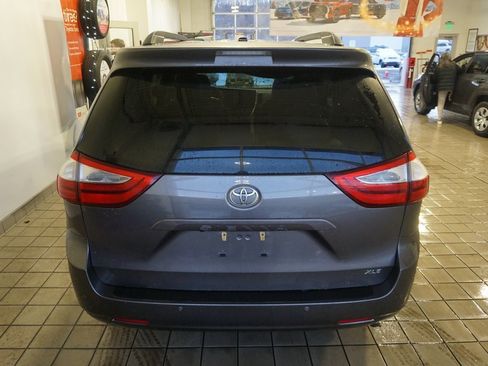 Used 2017 Toyota Sienna XLE image 17