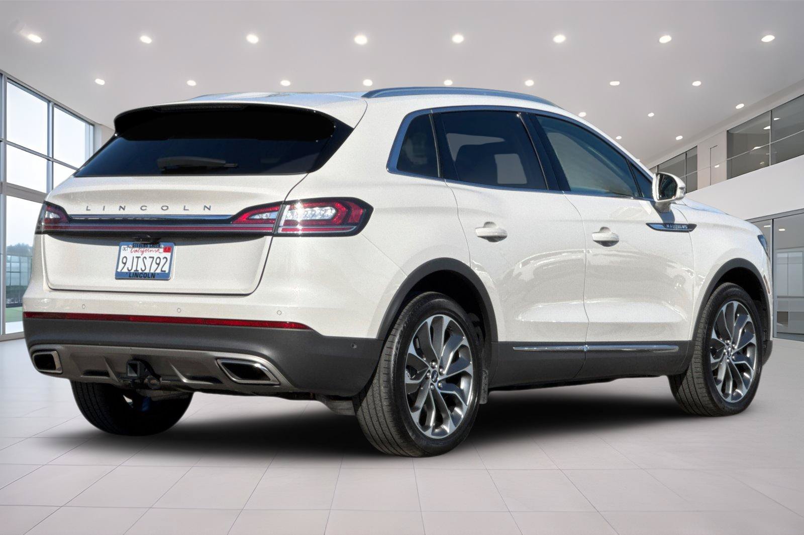 Used 2023 Lincoln Nautilus Reserve w/ Equipment Group 201A AWD/4WD image 4