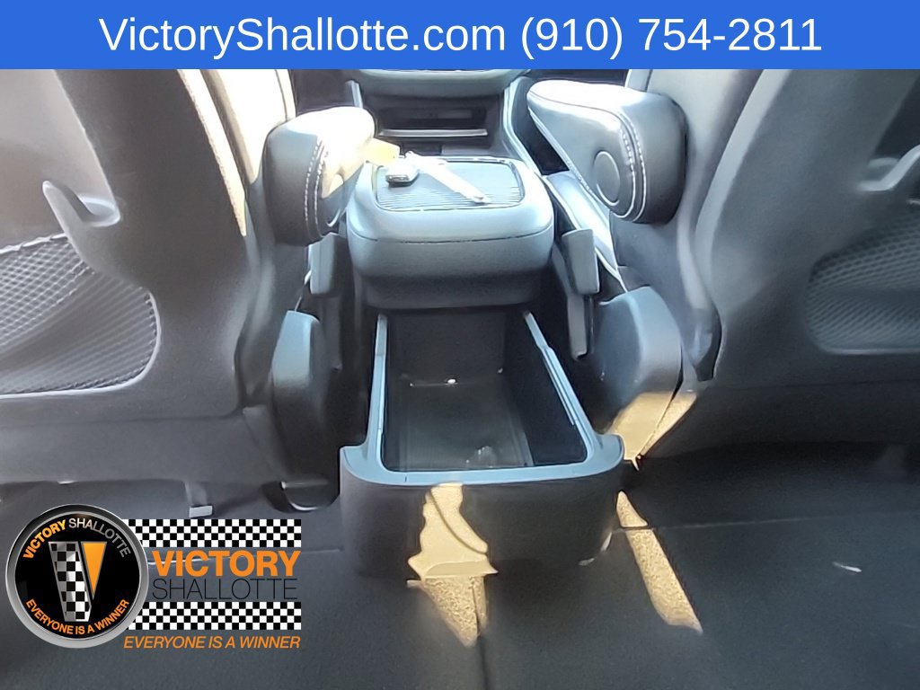 Used 2025 Chrysler Pacifica Limited FWD image 23