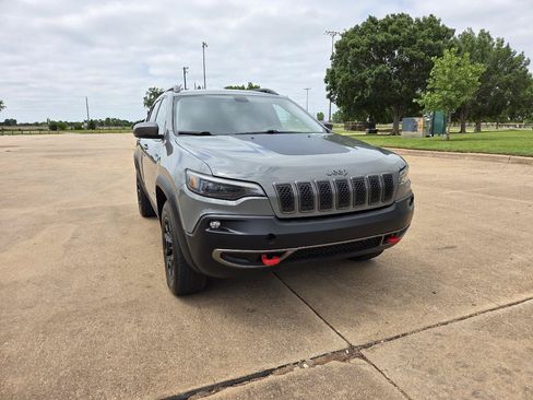 Used 2019 Jeep Cherokee Trailhawk w/ Cold Weather Group AWD/4WD image 34