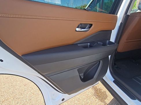 New 2026 Nissan Pathfinder Platinum AWD/4WD image 9