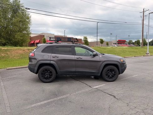 Used 2019 Jeep Cherokee Trailhawk w/ Comfort/Convenience Group AWD/4WD image 8