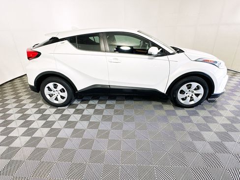 Used 2019 Toyota C-HR LE FWD image 2