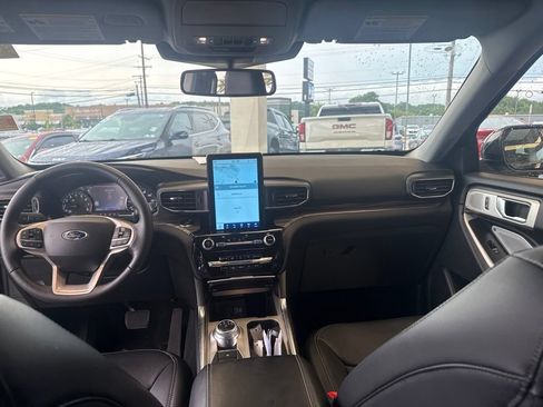 Used 2024 Ford Explorer Limited w/ Limited Technology Package AWD/4WD image 16