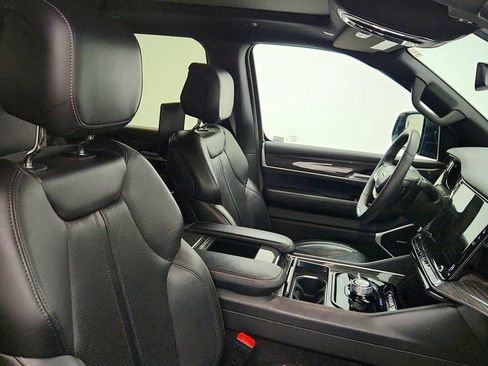 Used 2022 Jeep Wagoneer Series II w/ Premium Group I image 26