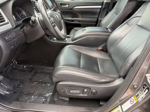 Used 2019 Toyota Highlander XLE FWD image 23