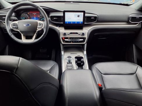 Used 2022 Ford Explorer XLT w/ Equipment Group 202A image 10