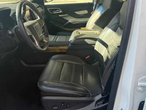 Used 2017 GMC Yukon Denali RWD image 12
