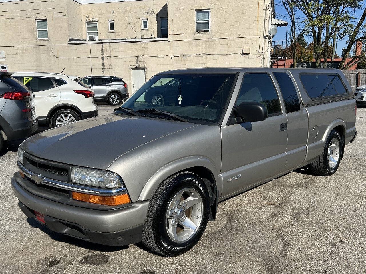 Used 2002 Chevrolet S10 Pickup LS w/ LS Preferred Equipment Group RWD image 2