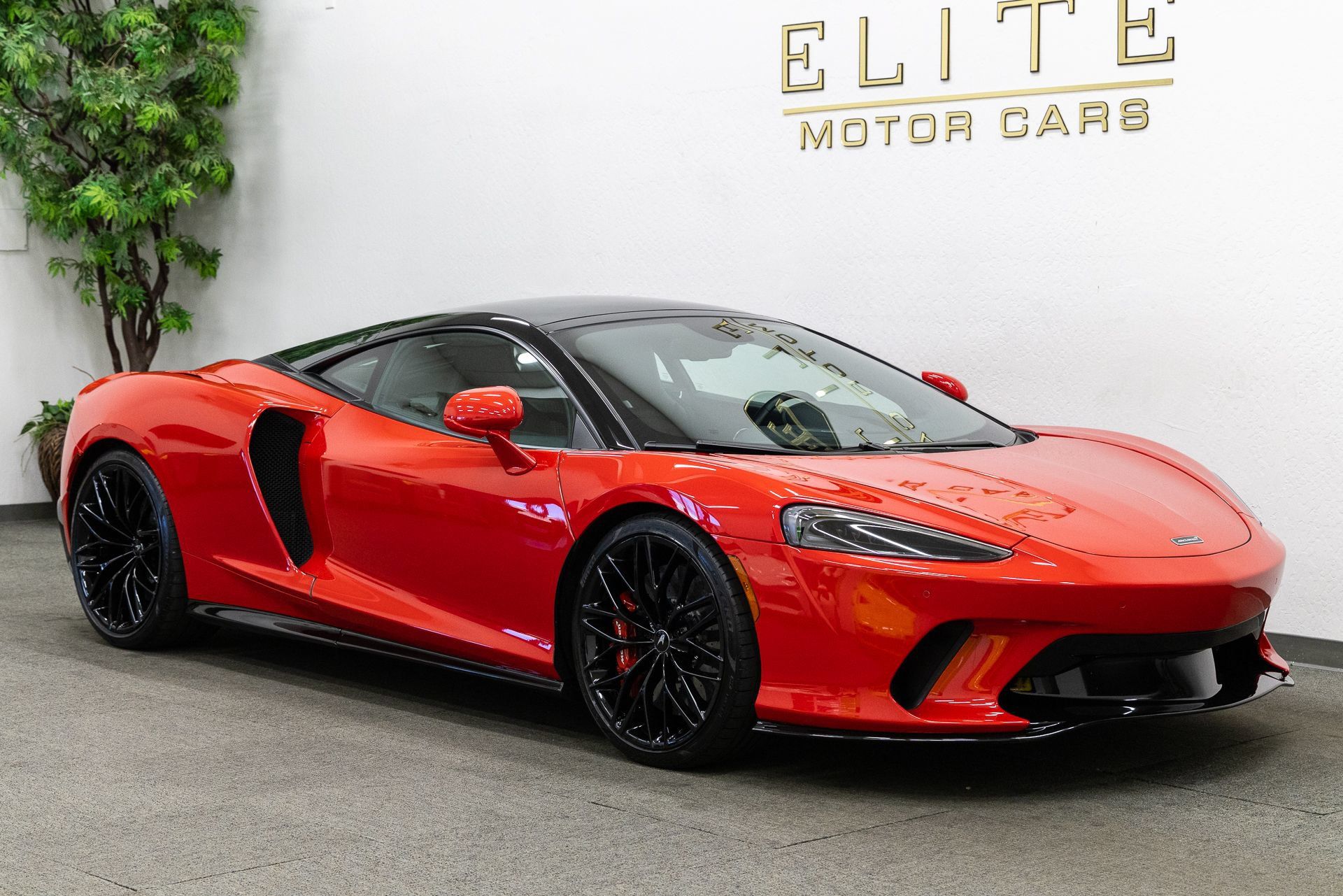 Used 2021 McLaren GT RWD image 10