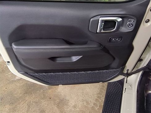 Used 2022 Jeep Gladiator Overland image 10