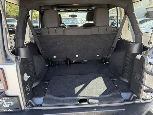 Used 2015 Jeep Wrangler Unlimited Sport w/ Quick Order Package 24S AWD/4WD image 15