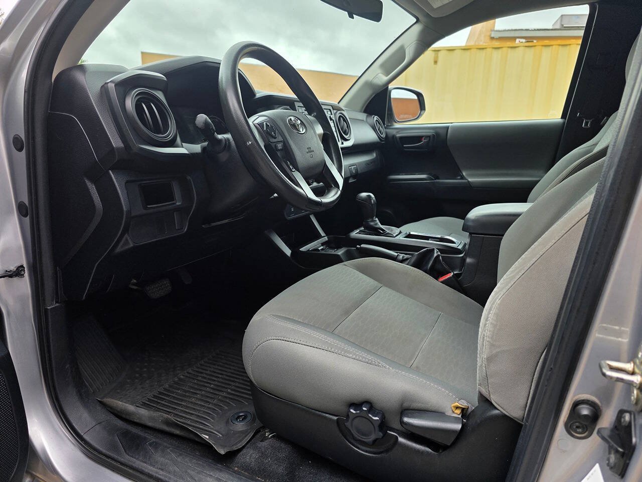 Used 2016 Toyota Tacoma SR w/ SR Convenience Package RWD image 12