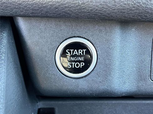 Certified 2022 Nissan Rogue SV image 39