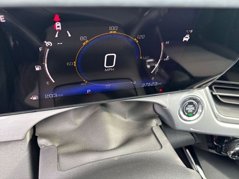 Used 2025 Chevrolet Trax LT image 34