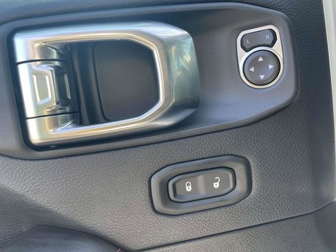 Certified 2025 Jeep Gladiator Rubicon image 28