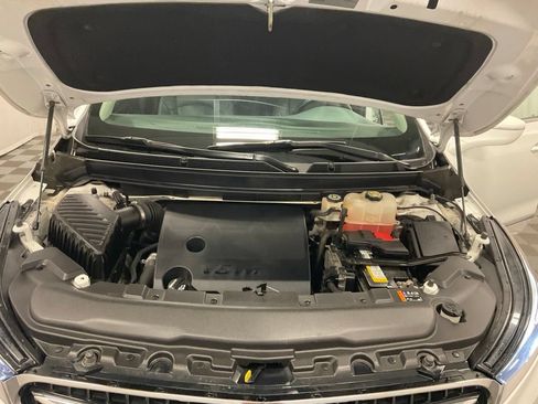 Used 2019 Buick Enclave Essence AWD/4WD image 11