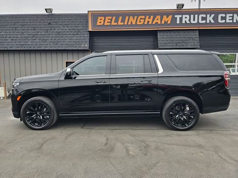 Used 2023 Chevrolet Suburban Premier w/ Advanced Technology Package AWD/4WD image 2