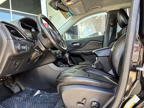 Used 2020 Jeep Cherokee Trailhawk w/ Comfort/Convenience Group image 16