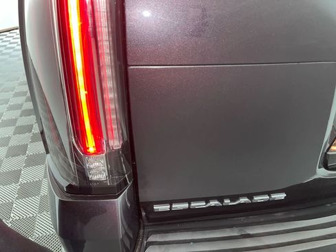 Used 2016 Cadillac Escalade ESV Premium image 11