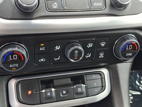 Used 2023 GMC Acadia SLT image 18