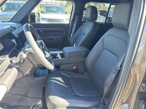Certified 2025 Land Rover Defender 110 X-Dynamic SE image 21