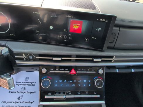 Used 2025 Hyundai Santa Fe Limited image 21
