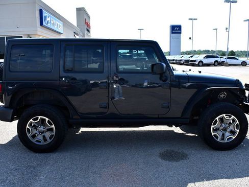 Used 2017 Jeep Wrangler Unlimited Rubicon w/ Connectivity Group AWD/4WD image 2