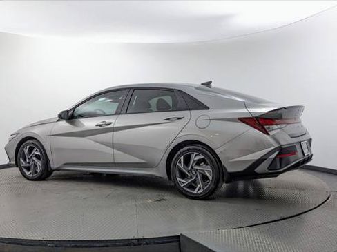 Used 2025 Hyundai Elantra Sport FWD image 6