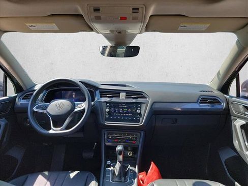 Used 2022 Volkswagen Tiguan SE FWD image 16