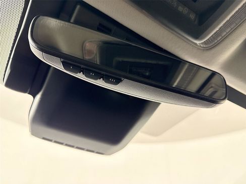 Certified 2025 Toyota Prius XLE FWD image 22