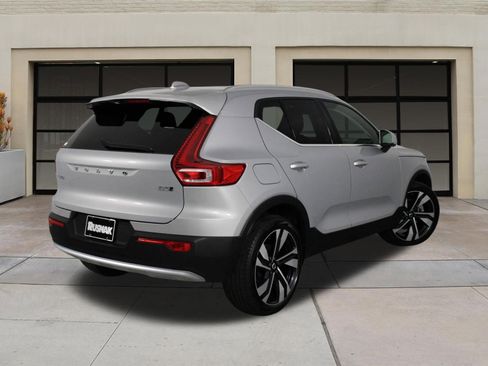 Certified 2023 Volvo XC40 B5 Ultimate w/ Protection Package Premier AWD/4WD image 4