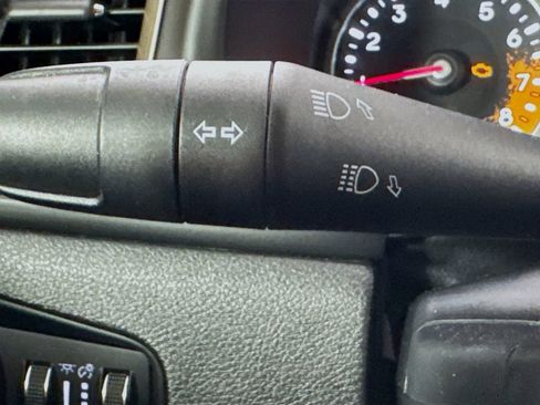 Used 2016 Jeep Renegade Latitude FWD image 12