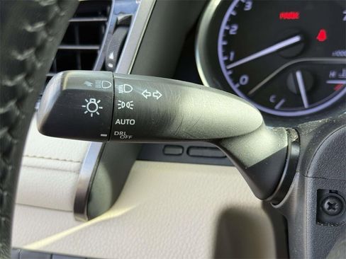 Used 2019 Toyota Camry XLE image 23