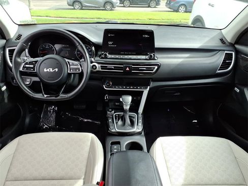 Used 2022 Kia Seltos SX w/ Sunroof Package image 8