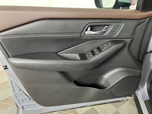 Used 2023 Nissan Rogue SL w/ SL Premium Package FWD image 11