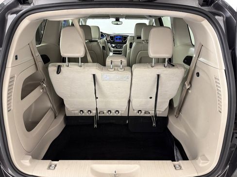 Used 2017 Chrysler Pacifica Touring-L Plus image 20