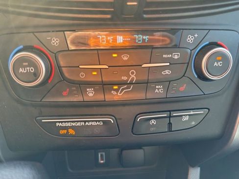 Used 2019 Ford Escape SE image 10