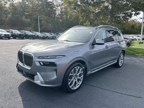 Used 2024 BMW X7 xDrive40i w/ Premium Package image 7