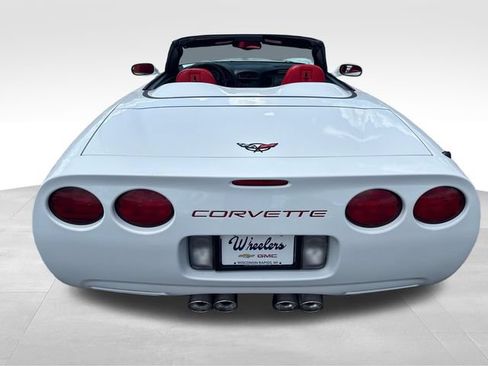 Used 2004 Chevrolet Corvette Convertible w/ Preferred Equipment Group RWD image 4