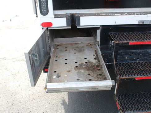 Used 2016 Chevrolet Express 4500 Extended image 42