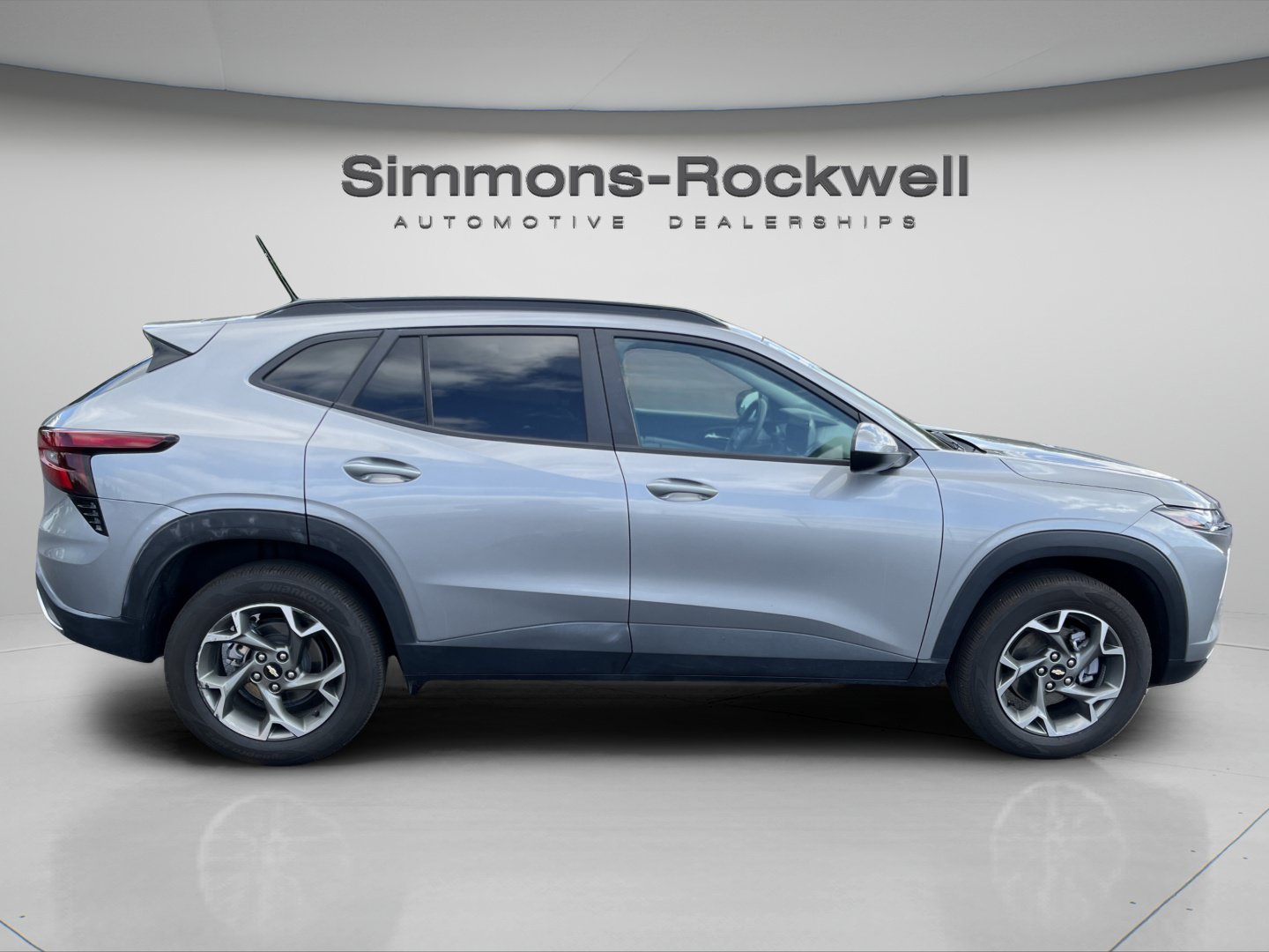 Used 2025 Chevrolet Trax LT FWD image 6
