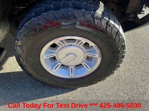 Used 2005 HUMMER H2 w/ Preferred Equipment Group AWD/4WD image 15
