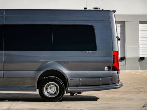 Used 2025 Mercedes-Benz Sprinter 3500 image 9