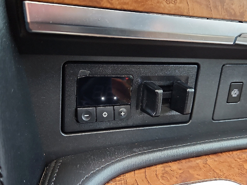 Used 2023 Nissan Armada SL RWD image 25